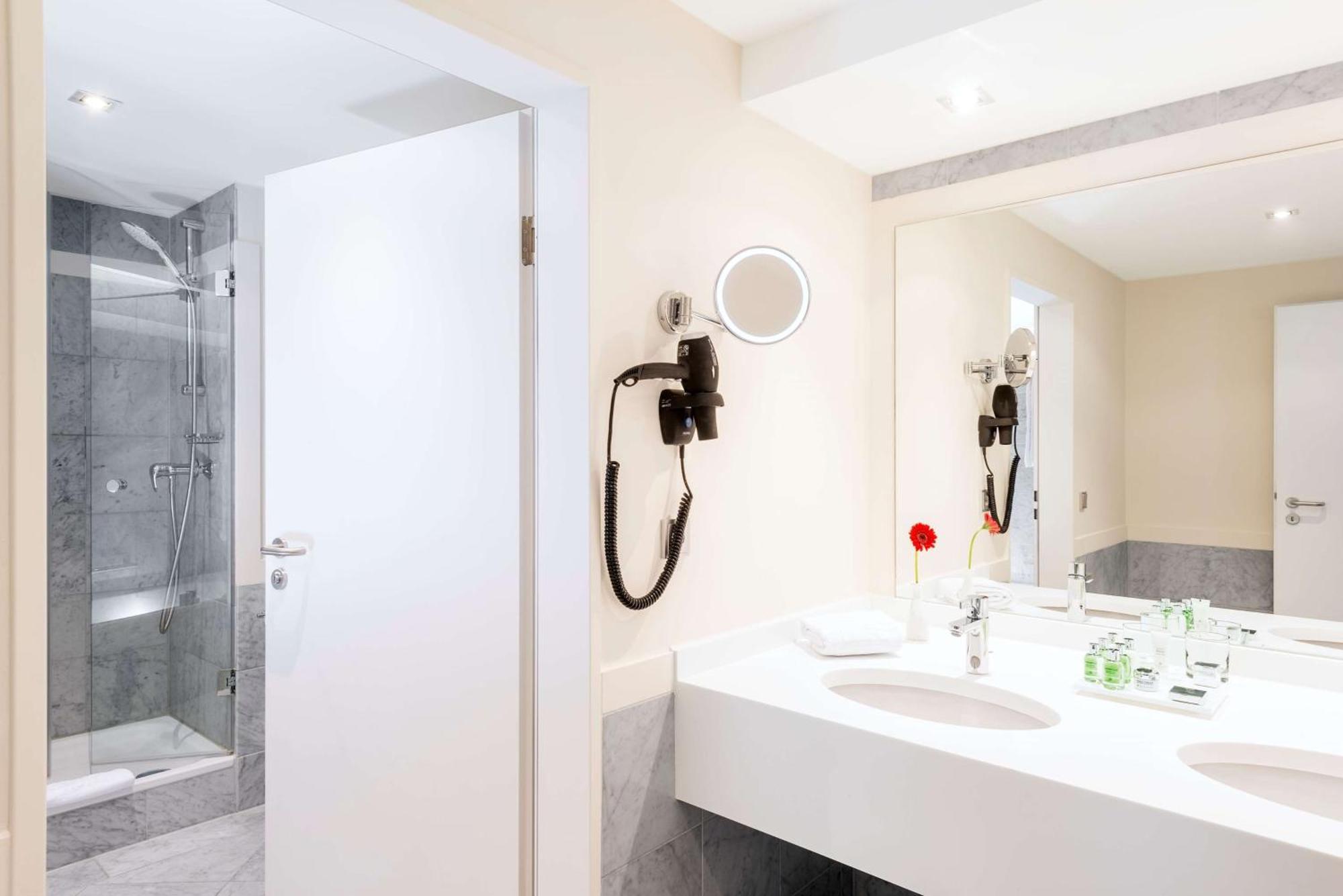 Hotel Nh Collection Mediapark 4*